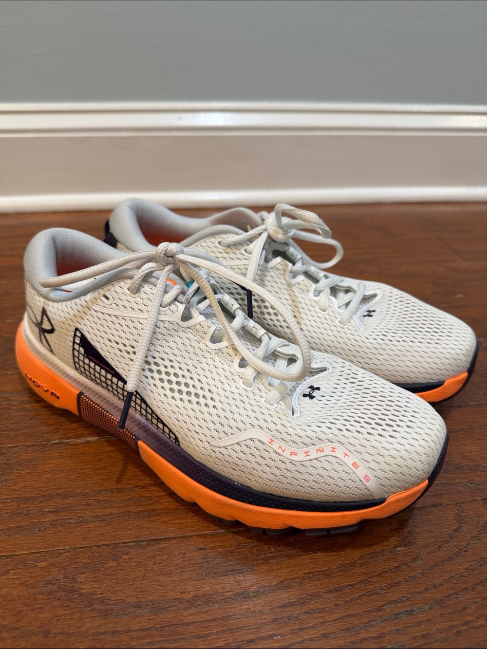 Men’s Under Armour HOVR Infinite 5 shoes size 9.5